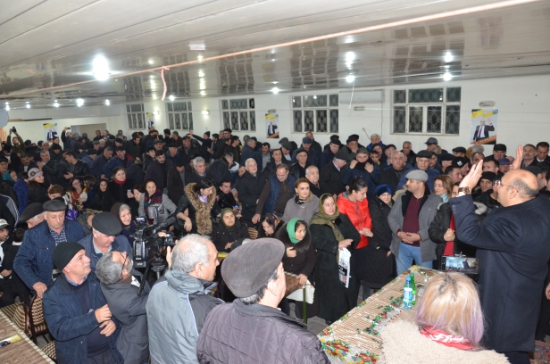 İqbal Ağazadənin Mehmandarov küçəsində növbəti görüşü oldu