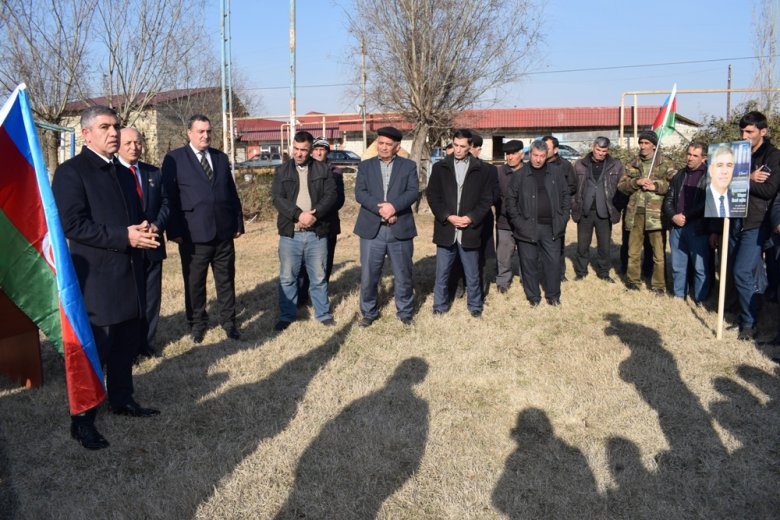 Vüqar Bayramov: “Millət vəkili xalqla hökumət arasında körpü olmalıdır”