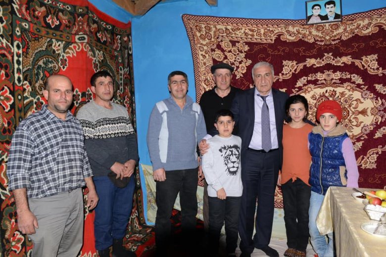 İqbal Məmmədov ona məktub yazan şagirdlərlə görüşüb İqbal Məmmədov ona məktub yazan şagirdlərlə görüşüb