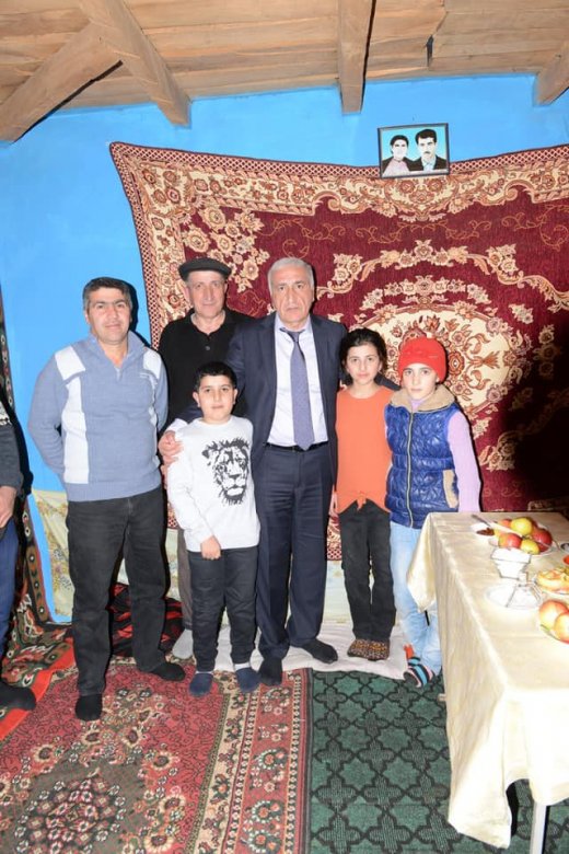 İqbal Məmmədov ona məktub yazan şagirdlərlə görüşüb