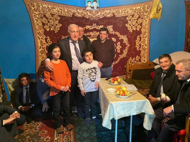 İqbal Məmmədov ona məktub yazan şagirdlərlə görüşüb İqbal Məmmədov ona məktub yazan şagirdlərlə görüşüb