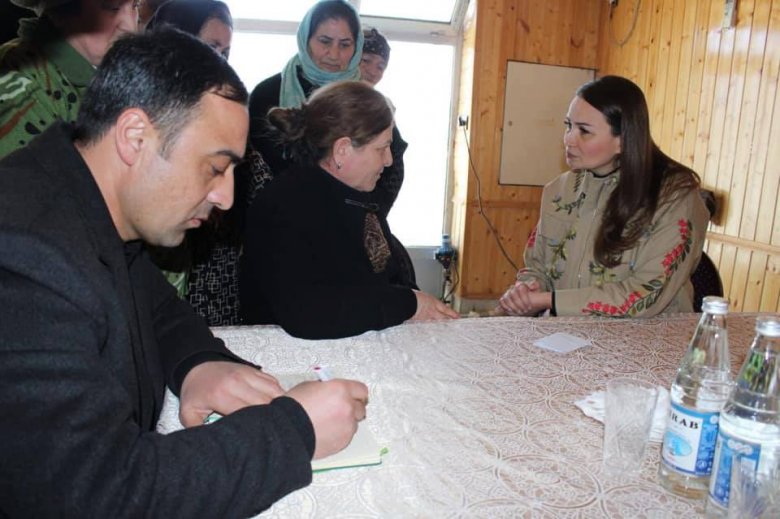 Qənirə Paşayeva: “Biz xalqın xidmətçiləriyik”