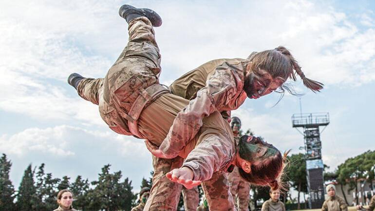 Türkiyədə qadınları döyüşə hazırlayırlar