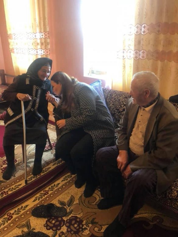 Qənirə Paşayeva şəhid ailələrini və müharibə veteranlarını ziyarət edib