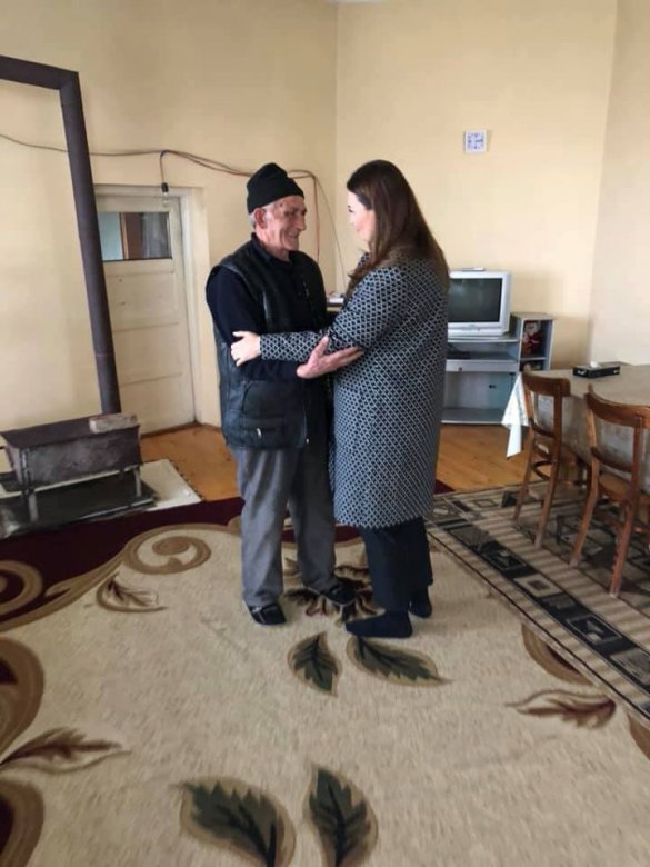 Qənirə Paşayeva şəhid ailələrini və müharibə veteranlarını ziyarət edib