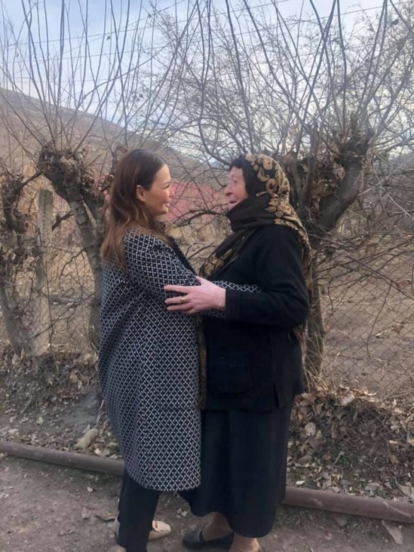 Qənirə Paşayeva şəhid ailələrini və müharibə veteranlarını ziyarət edib