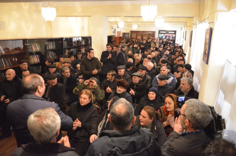 İqbal Ağazadənin kitabxanadakı görüşündə də izdiham yaşandı