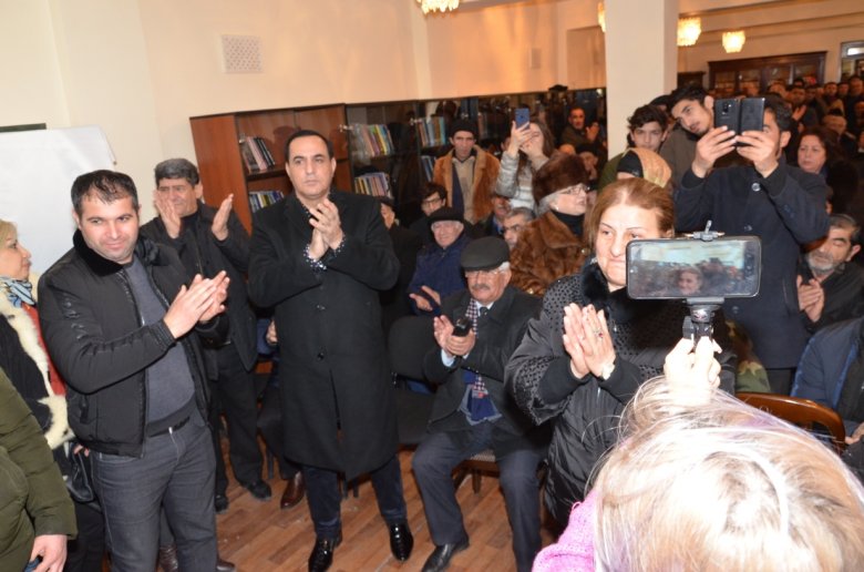 İqbal Ağazadənin kitabxanadakı görüşündə də izdiham yaşandı