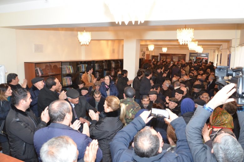 İqbal Ağazadənin kitabxanadakı görüşündə də izdiham yaşandı