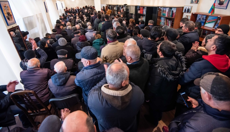 İqbal Ağazadənin kitabxanadakı görüşündə də izdiham yaşandı