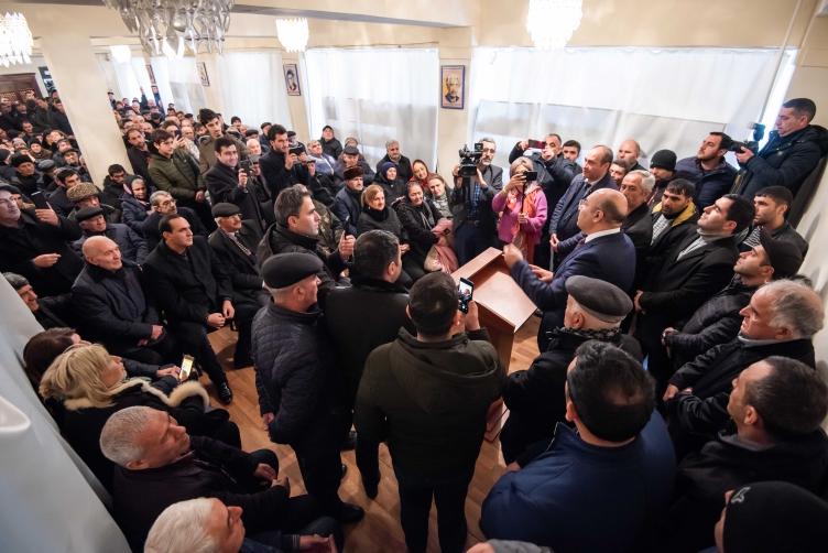 İqbal Ağazadənin kitabxanadakı görüşündə də izdiham yaşandı