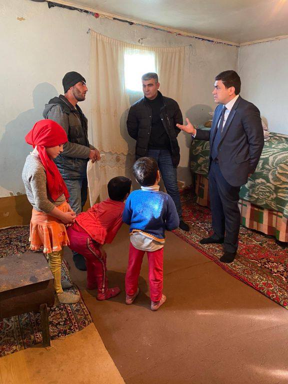 İqbal Məmmədov imkansız ailənin problemini həll etdi İqbal Məmmədov imkansız ailənin problemini həll etdi