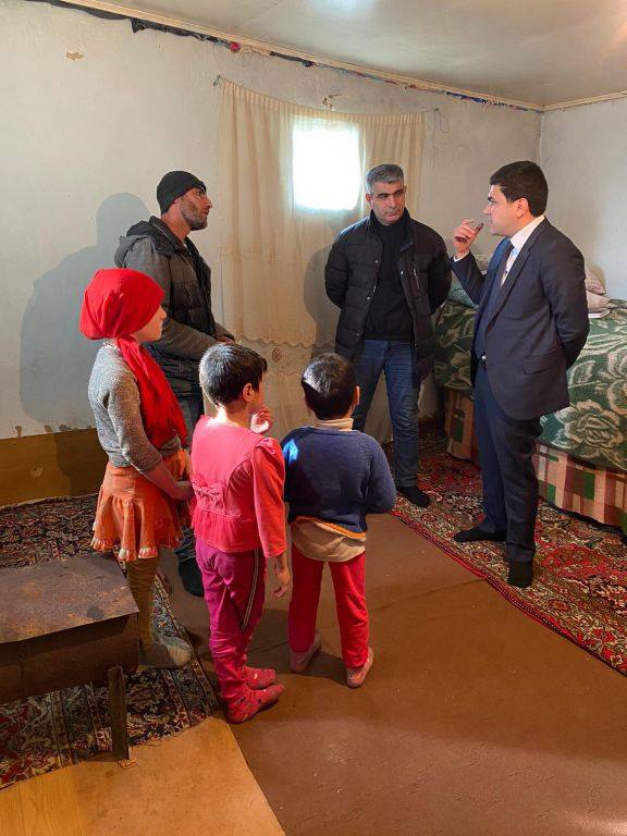 İqbal Məmmədov imkansız ailənin problemini həll etdi İqbal Məmmədov imkansız ailənin problemini həll etdi