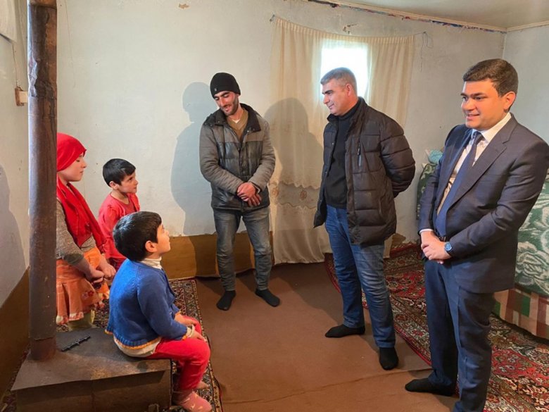 İqbal Məmmədov imkansız ailənin problemini həll etdi İqbal Məmmədov imkansız ailənin problemini həll etdi