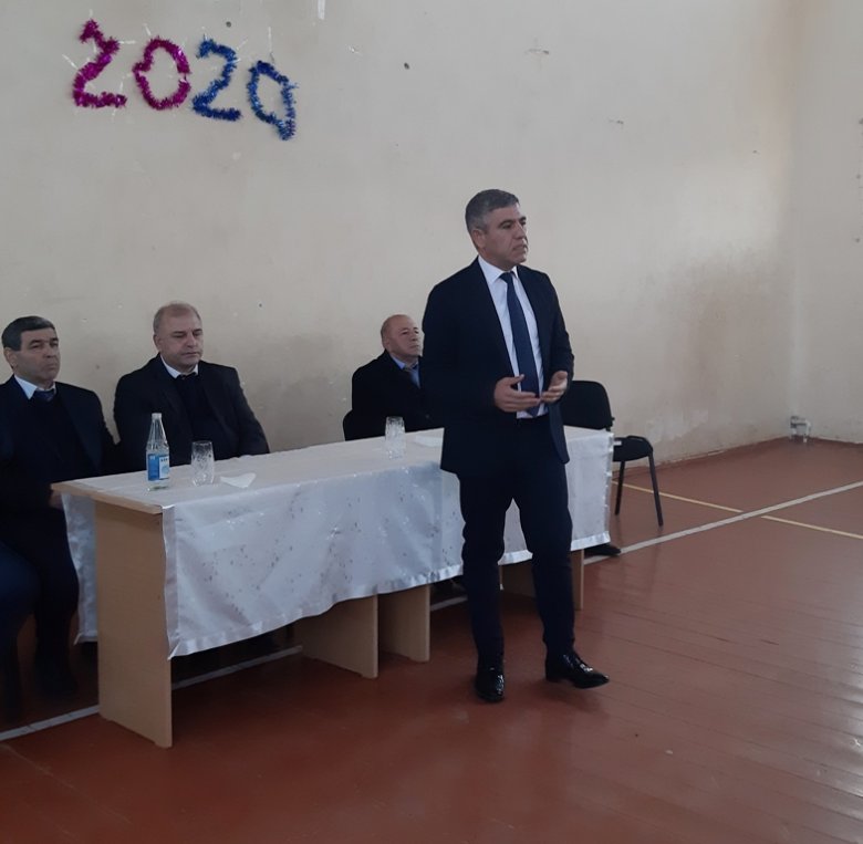 Vüqar Bayramov alim həmkarları ilə məcburi köçkünləri ziyarət edib Vüqar Bayramov alim həmkarları ilə məcburi köçkünləri ziyarət edib