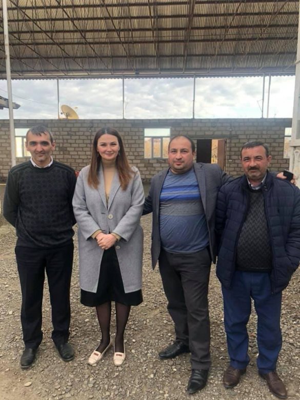 Qənirə Paşayeva doğulduğu kənddə seçicilərlə görüşüb