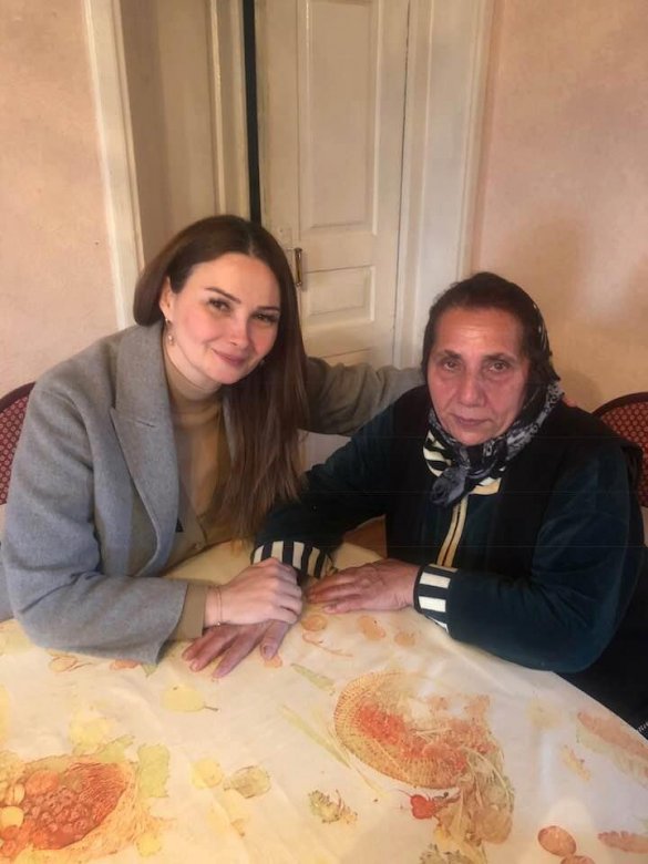 Qənirə Paşayeva doğulduğu kənddə seçicilərlə görüşüb