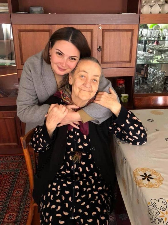 Qənirə Paşayeva doğulduğu kənddə seçicilərlə görüşüb