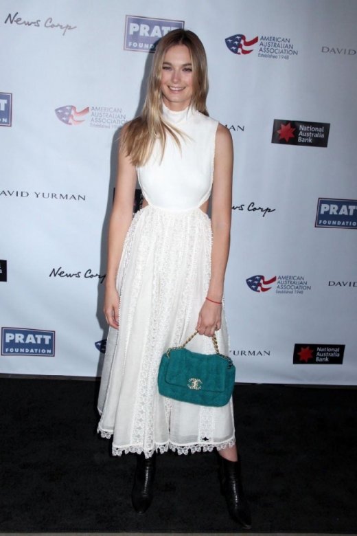 Məşhurlar mükafatlandırma mərasiminə qatılıb