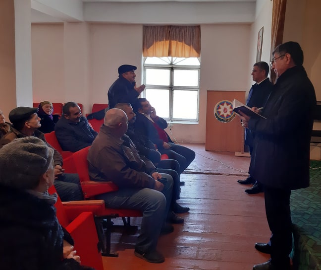 Vüqar Bayramov: “Seçiciləri dinləmədən onların qayğı və istəklərini bilmək mümkün deyil” Vüqar Bayramov: “Seçiciləri dinləmədən onların qayğı və istəklərini bilmək mümkün deyil”