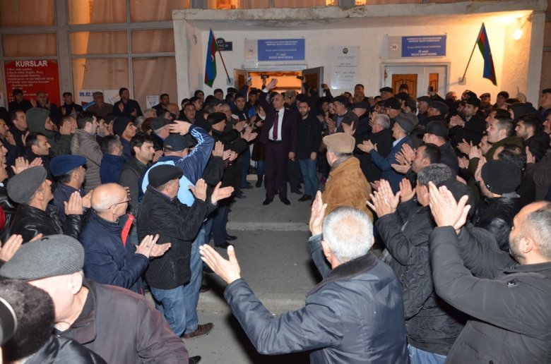 İqbal Ağazadənin görüşündə yenə izdiham yaşandı İqbal Ağazadənin görüşündə yenə izdiham yaşandı