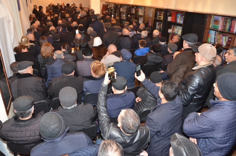 İqbal Ağazadənin görüşündə yenə izdiham yaşandı İqbal Ağazadənin görüşündə yenə izdiham yaşandı