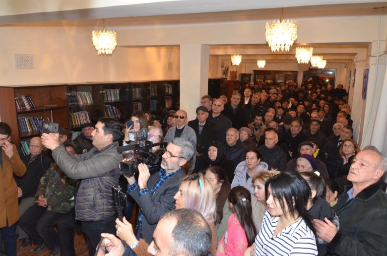 İqbal Ağazadənin görüşündə yenə izdiham yaşandı İqbal Ağazadənin görüşündə yenə izdiham yaşandı