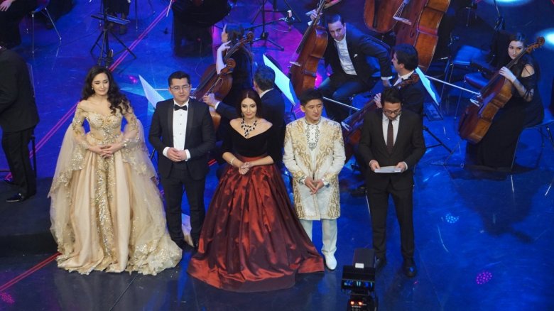 TÜRKSOY-un baş katibi Musiqili Teatrın solistinə mükafat verib