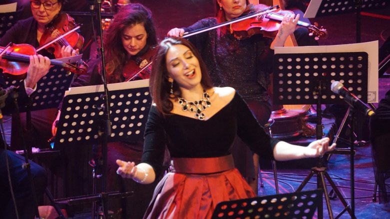 TÜRKSOY-un baş katibi Musiqili Teatrın solistinə mükafat verib