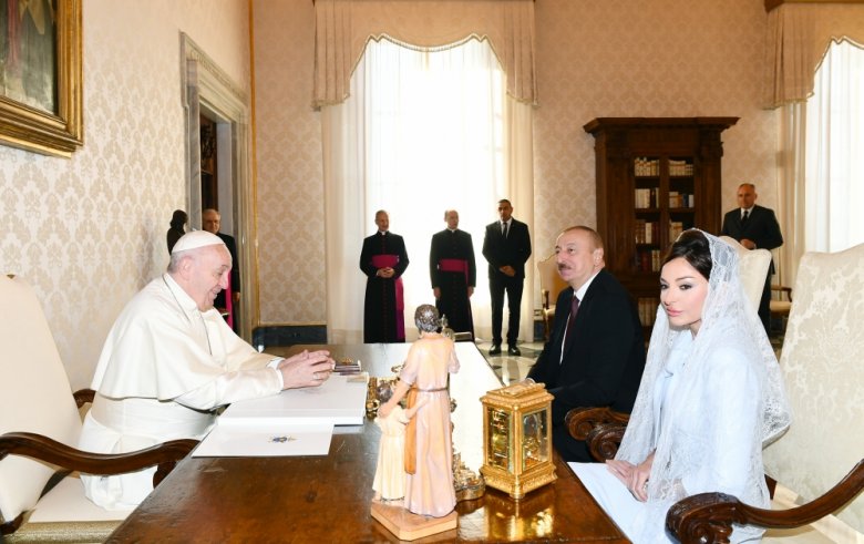 Prezident Müqəddəs Taxt-Tacın dövlət katibi ilə görüşdü - Mehriban Əliyevaya orden verildi