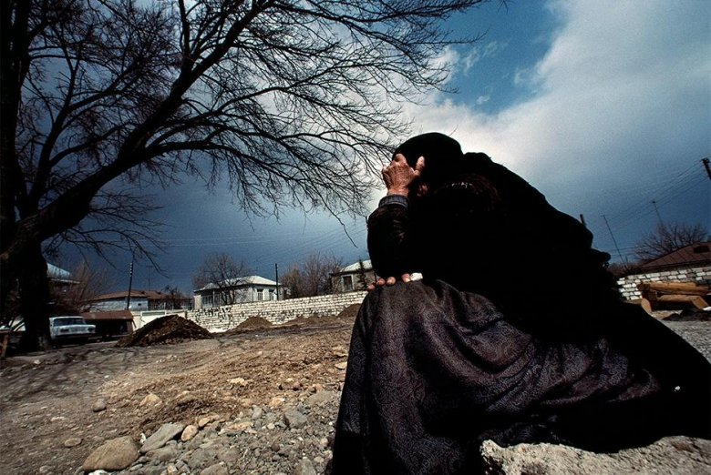 Rusiya mətbuatı Xocalı soyqırımı ilə bağlı dəhşətli fotolar yayıb