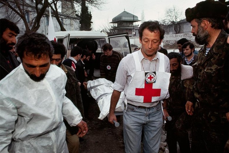 Rusiya mətbuatı Xocalı soyqırımı ilə bağlı dəhşətli fotolar yayıb