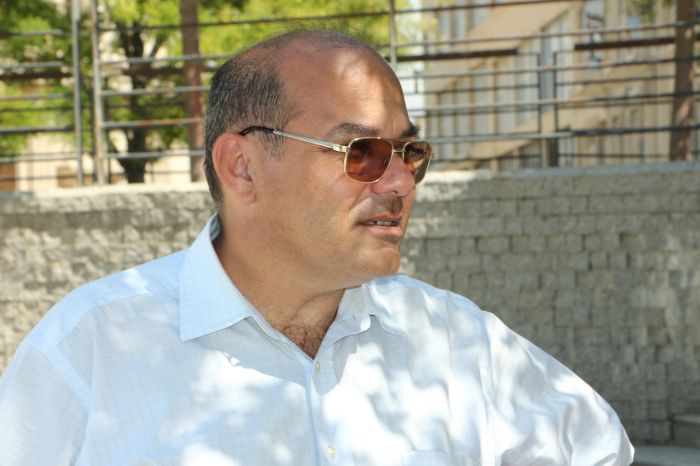 Kənan Hacı – Obrazları ilə dostluq edən yazıçı Kənan Hacı – Obrazları ilə dostluq edən yazıçı