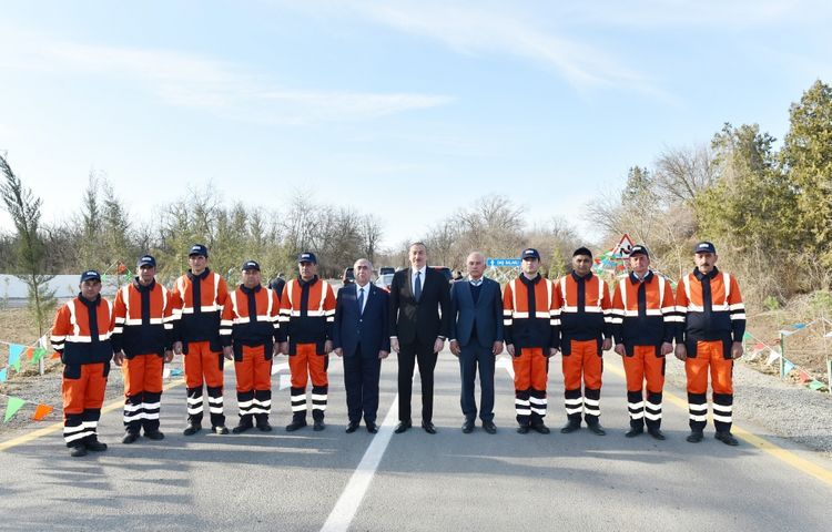 Prezident İlham Əliyev Qazax rayonunda avtomobil yolunun açılışında iştirak edib Prezident İlham Əliyev Qazax rayonunda avtomobil yolunun açılışında iştirak edib
