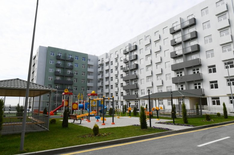 Prezident və Birinci vitse-prezident yaşayış kompleksinin açılışında iştirak ediblər