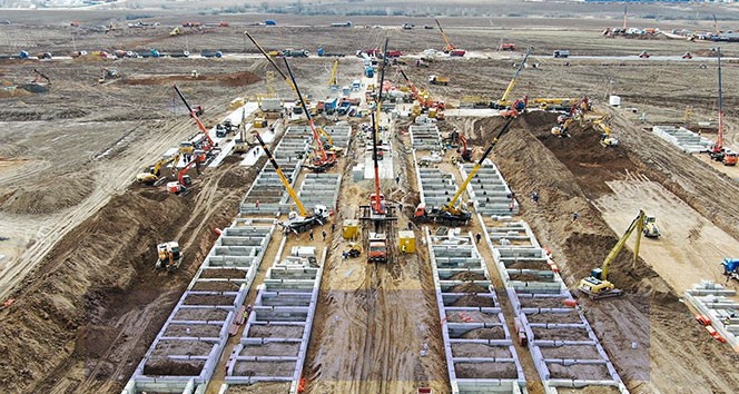 Koronavirusla bağlı nəhəng xəstəxananın tikintisinə başladılar - İşə 2500 insan cəlb olunub