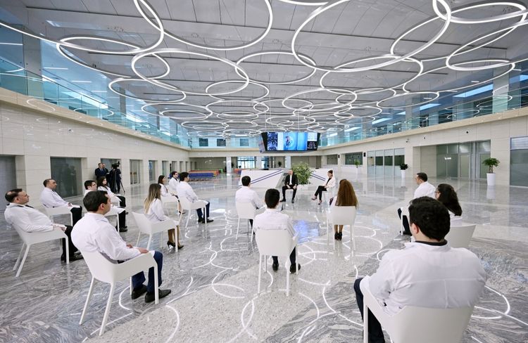 Prezident və xanımı “Yeni klinika”nın açılışında iştirak edib Prezident və xanımı “Yeni klinika”nın açılışında iştirak edib