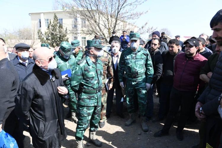 Elçin Quliyev və Kəmaləddin Heydərov karantinə cəlb olun­muş vətəndaşlarla görüşüblər