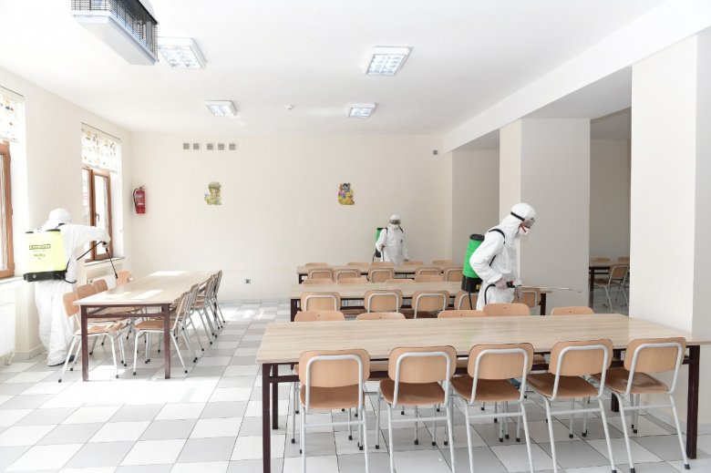 Heydər Əliyev Fondu bir sıra müəssisələrə maska və digər qoruyucu vasitələr verib Heydər Əliyev Fondu bir sıra müəssisələrə maska və digər qoruyucu vasitələr verib