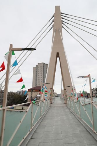 İlham Əliyev piyada keçidinin açılışında iştirak edib İlham Əliyev piyada keçidinin açılışında iştirak edib