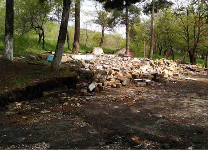 Ağsu aşırımındakı kafe və çayxanaları dağıdırlar - Fotolar