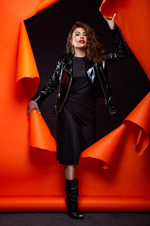 Gülay izləyicilərini təəccübləndirib