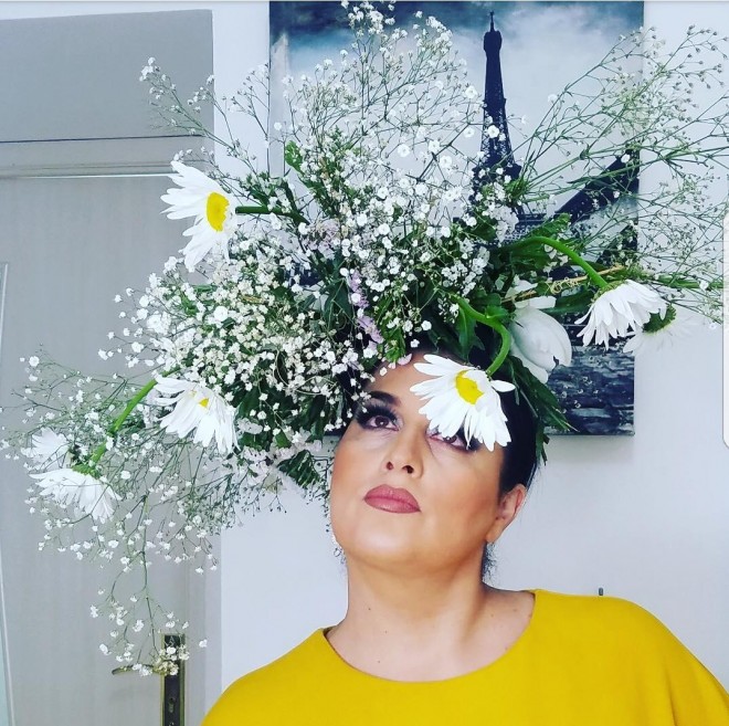 Elza Seyidcahan yenə fərqli obraza girib Elza Seyidcahan yenə fərqli obraza girib