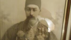 Əbdüləli xan Etimadi Müqəddəm: portretin bütün cizgiləri ilə