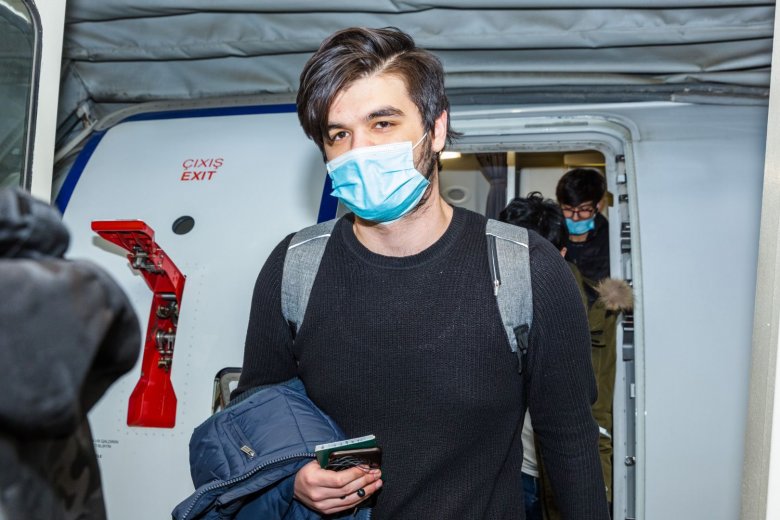 Xaricdən gətirilən daha 100 Azərbaycan vətəndaşı karantinə alındı