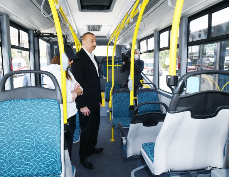 Prezident və Birinci xanım Şamaxıda xüsusi texnikalara baxış keçirdi, bağça açılışını etdi Prezident və Birinci xanım Şamaxıda xüsusi texnikalara baxış keçirdi, bağça açılışını etdi