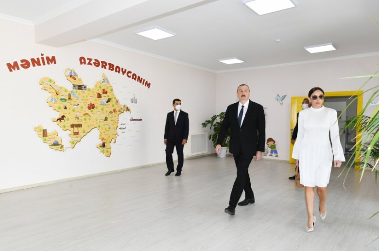 Prezident və Mehriban Əliyeva “Qobu Park-3” yaşayış kompleksinin açılışında iştirak ediblər Prezident və Mehriban Əliyeva “Qobu Park-3” yaşayış kompleksinin açılışında iştirak ediblər