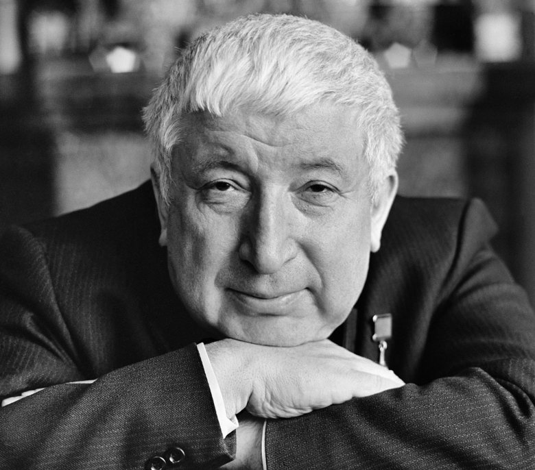 Rəsul Həmzətovdan götürmədiyim müsahibə Rəsul Həmzətovdan götürmədiyim müsahibə