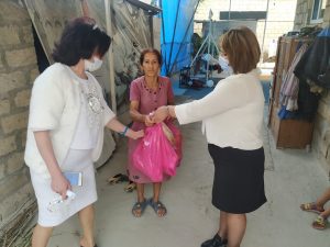 QHT rəhbəri imkansız ailələrə yardım paylayıb