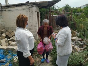 QHT rəhbəri imkansız ailələrə yardım paylayıb